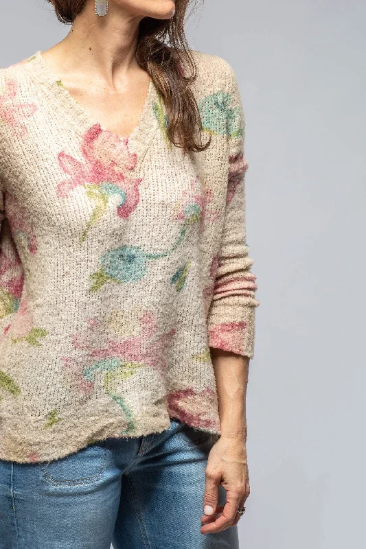 Wildflower V-Neck Sweater In Burro