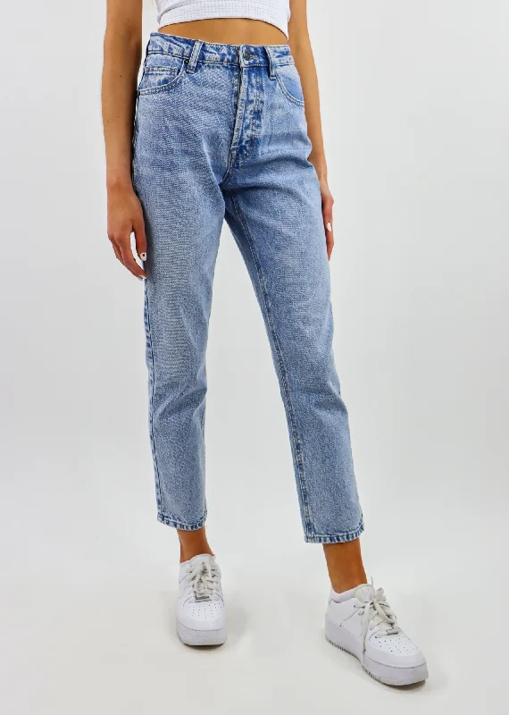 Turn Back Time Straight Leg Jeans ★ Light Wash